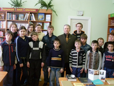 На примере М.В. Колчина - поэта, музыканта, художника - можно учиться искусству жить